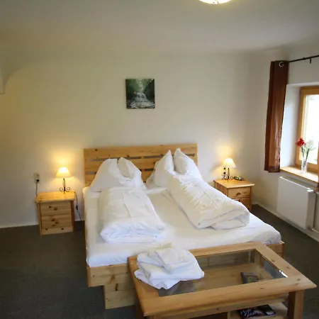 Algerhof 1 *